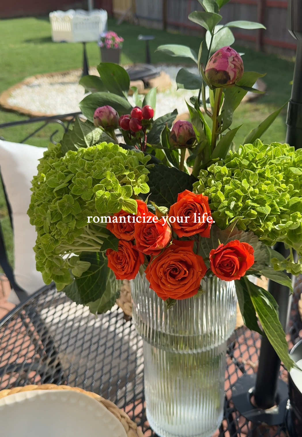 And throw yourself the backyard party you’ve always said you were going to do🧡 #romanticizeyourlife #backyardvibes #Summer #backyardparty #summertime #dinnerparty 