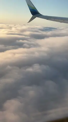 #alaskaairlines #boeing787800 #takeoff #flight #clouds #upintheair #windowseat #timelapse #lax #losangeles #laxairport #losangelesairport 