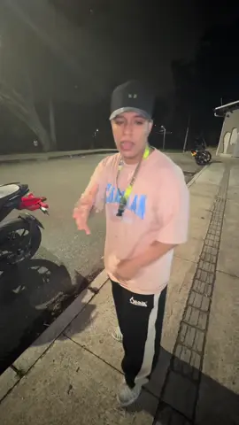 ASI NO SE CALENTABA JOVEN 🤣🤣@Miguel Arias 🦆 #humor #elabuelitootiktok #medellincolombia #twitchcolombia #kickcolombia #westcol #west #mta #abuelo #elabuelito #gtarp #gtaroleplay #gta #fypシ゚ #humorcolombiano #elabuelotiktok 