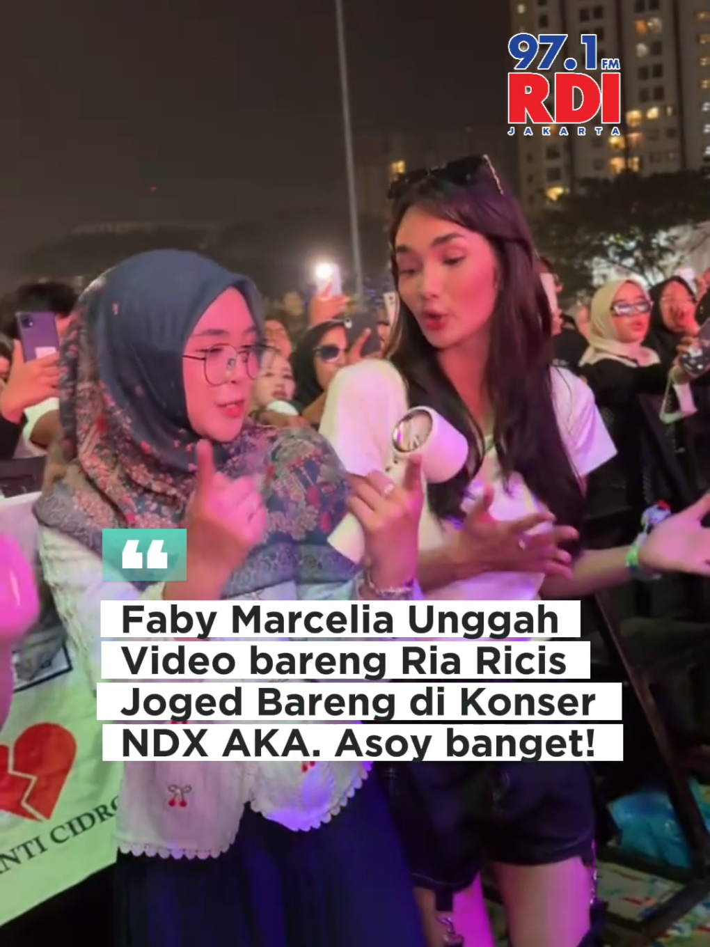 Keseruan kak @fabymarcelia joged bareng @riaricis di konser @officialndxaka 😁😁😁