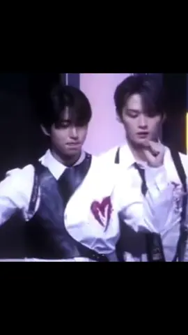 No caption needed… #minsung #hanjisung #leeknow #skz 