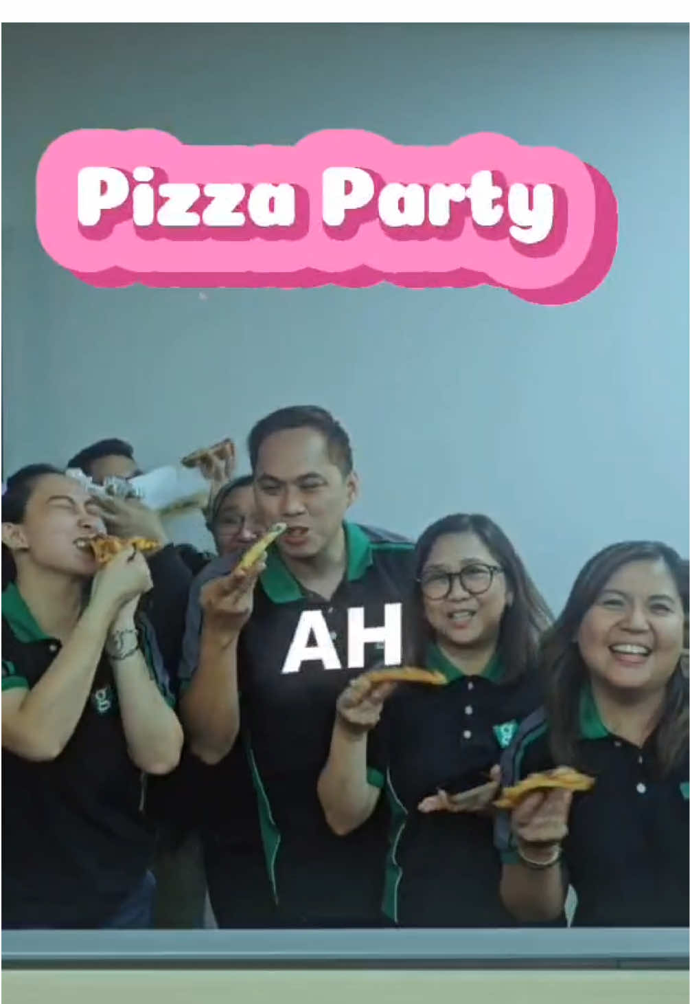 pizza parties made even more feel G with Greenwich 🎉👯🍕 kaya order na on Grab and get P100 off when you use the code FEELGVIBES ✨ #fyp #foryou #tiktok #viral #trending #yummy #sulit #FoodTok #Foodie #foodieph #pizza