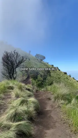 lik ndang selak udan🤣 #fyp #pendakigunung #merbabu #mountain #foryou 