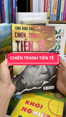 Chiến Tranh Tiền Tệ – Khi thế giới bị thao túng không bằng bom đạn, mà bằng tiền! Chiến tranh hay bom đạn chỉ là bề nổi, thế giới hôm nay được điều khiển bởi những bàn tay vô hình đứng sau đồng tiền – và “Chiến Tranh Tiền Tệ” chính là cuốn sách vạch trần tất cả. Cuốn sách hé lộ: 	•	Những bí mật rúng động về các gia tộc tài phiệt thao túng kinh tế toàn cầu. 	•	Cách mà cuộc khủng hoảng tài chính, bong bóng chứng khoán, lạm phát… đều nằm trong kịch bản được tính toán kỹ lưỡng. 	•	Vì sao các quốc gia lớn nhỏ đều là con cờ trên bàn cờ tiền tệ – và bạn, cũng không nằm ngoài cuộc chơi. Nếu bạn đang làm kinh doanh, đầu tư, hoặc đơn giản là muốn sống tỉnh táo trong một thế giới đầy bẫy tài chính, thì đây là cuốn sách bạn không thể bỏ qua! Sở hữu ngay “Chiến Tranh Tiền Tệ” – Đọc để hiểu luật chơi, và sống sót trong cuộc chiến ngầm không tiếng súng!#tiemsachbinhyen #BookTok #sachhay #sach #reading #chientranhtiente 