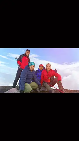 jalani dan nikmati proses nya sampai tujuan....  #jalanjalan #muncakgunung #alamindonesia #permadiguci #gunungindonesia #fyp #gaspoolll 