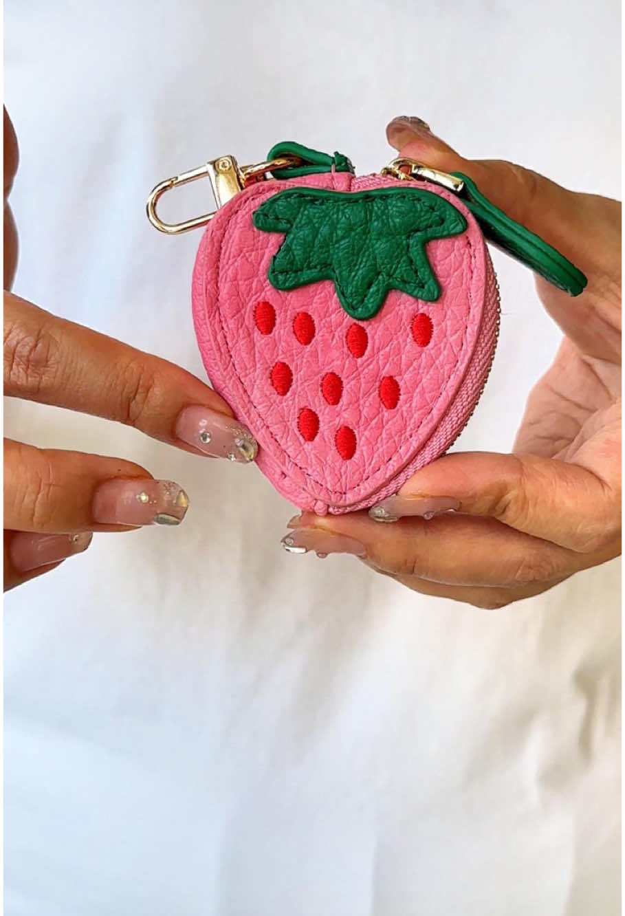 The moment you see strawberries, you will be in a good mood, so let them stay by your side.#keychain #giftideas 