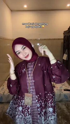 semakin cantik bajunya semakin mood kerjanyaa😜
