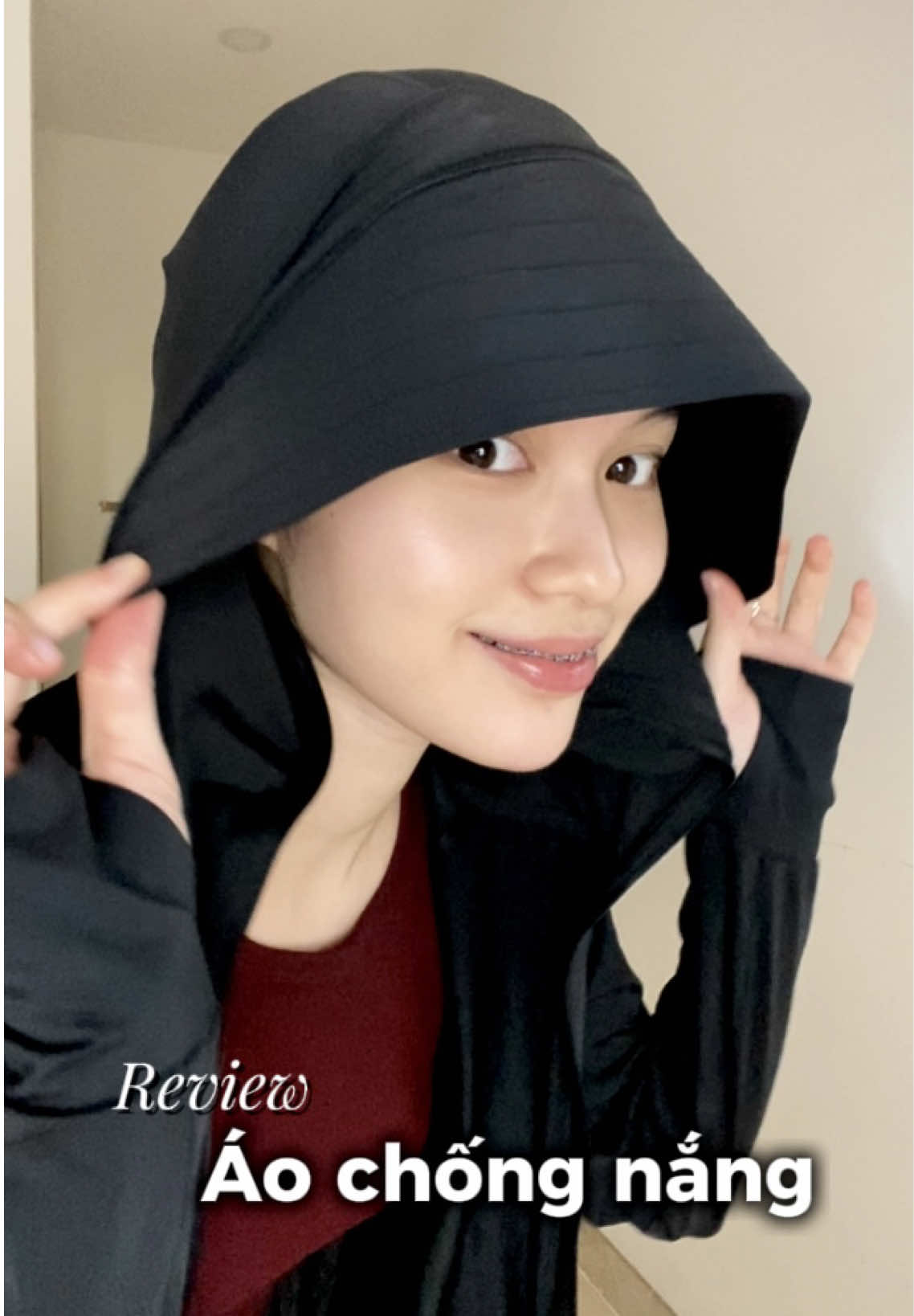Trộm vía ai cũng hỏi sao da bà trắng zậy?🫶🏻 Có dưỡng gì không? Thì câu trả lời của tui là KHÔNGGG. Tui không có bôi kem body gì hết á, mà tui chống nắng rất kĩ, tui che mà muôn ngợp thở tới nơi như là ninja vậy đó. Nên bạn nào mà da sáng thì chắc chắn sẽ biết tác dụng lợi hại của việc che chắn kĩ là như thế nàoo. Mọi người tham khảo thử em áo này để chăm da sáng chỉn chu luôn nha 🥰 #làmđep #lamdep #chamsocda #chamsocdamat #chămsócda #review #reviewlamdep #xuhuong #tips #fyp #anhthuleth #NEAU #NEAUVietnam #UVProtection30 #FabricTechnology