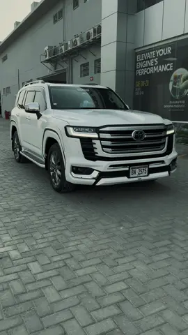 Toyota Land Cruiser V8 2025 🔥  #toyota #landcruiser #toyotalandcruiserv8 #toyotalandcruiser #v8 #toyotahubmotors #viral #100k #foryou 