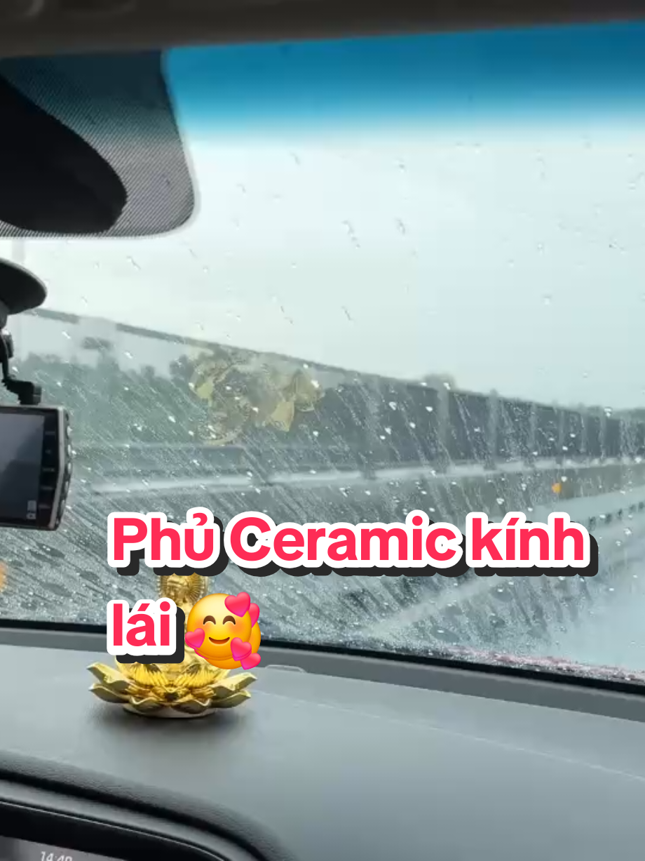 Lợi ích của việc phủ Ceramic kính lái khi đi trong thời tiết xấu mưa to #viral #detailing #ceramiccoating 