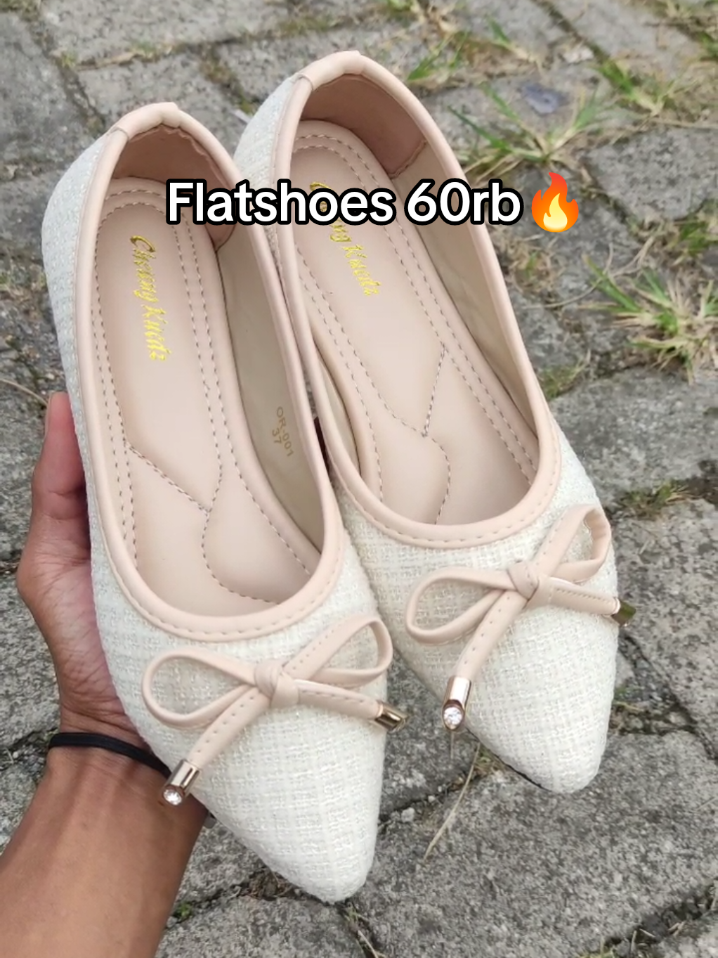 Gahabis pikir sih, ko ada flatshoes murah tapi sekeren ini 🔥 #sepatuwanita #fypage #flatshoescantikk #fyppppppppppppppppppppppp #flashsale #flatshoes #ootdfashion #fyp 
