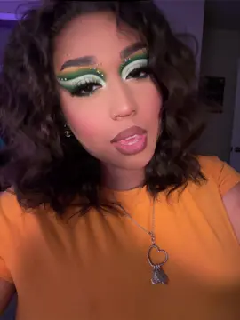 💚 #makeup #makeupartist #creativemakeup #makeuptok #fyp #courtneycavazosss 