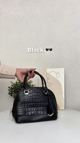 Special Tas Jims Honey x Tya Ariestya, Aries Bag restock😆💕 #JimsHoney #racuntiktok #jimshoney #belilokal #belilokalchallenge #tasjimshoney #slingbag #minibag #taslokal #ranselsekolah #tasselempang #taswanita #SekolahDenganStyle #FashionPlayground #ariesbag 