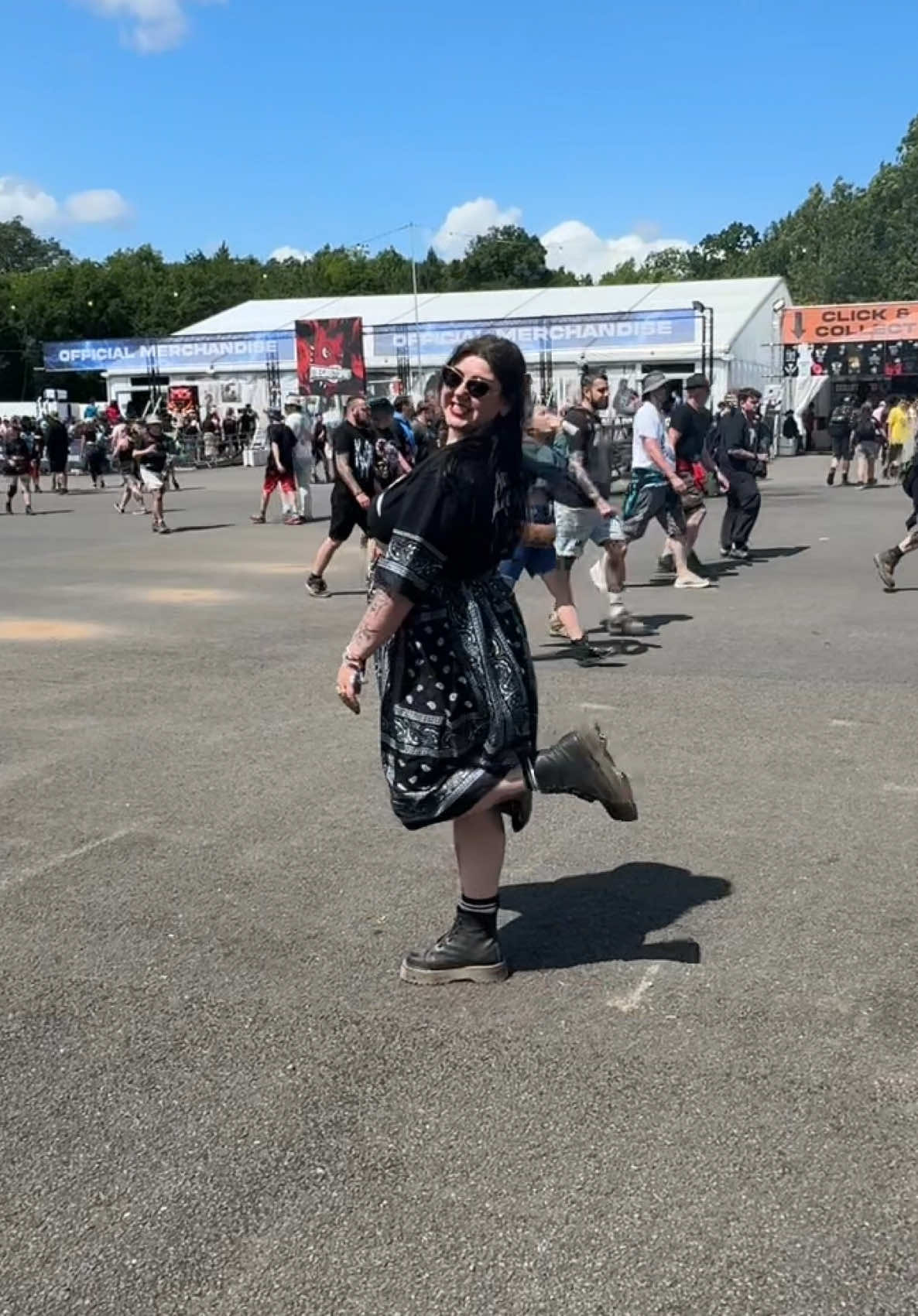 Replying to @mitzy moo best time ever at @Download Festival - take it at you’re own pace you got this 🤟🏼 #downloadfestival #festivalvlog #anxiety #MentalHealth @Josie Birch 