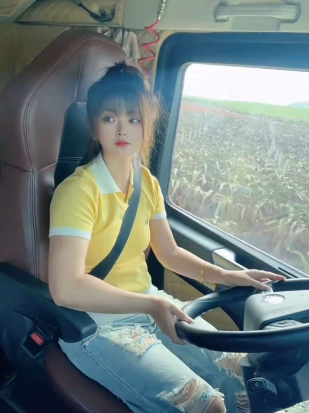 ngày nắng đẹp cùng em #thinhhanh #nutaixe #laixeantoan #xuhuong #xecontainer #cogailaixe #xetai99