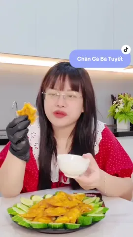 Nay mukbang chân gà Bà Tuyết với Mèo nha… #mèous 