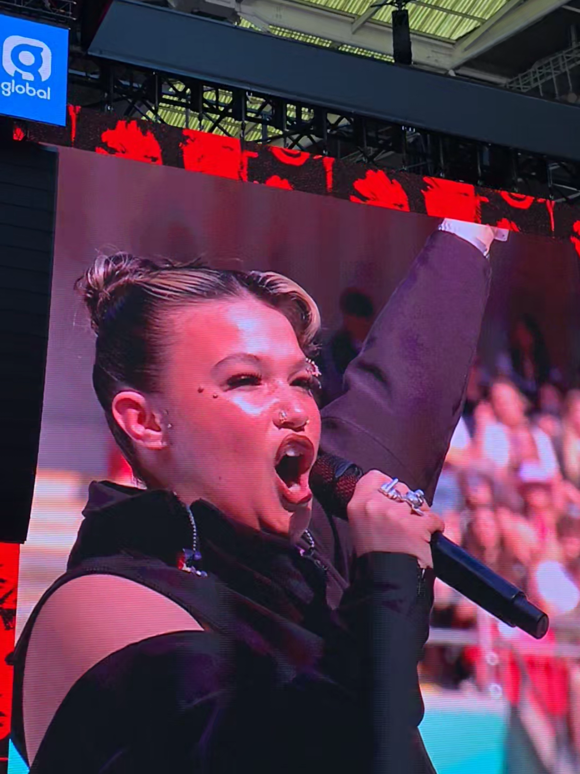 Hopefully the audience was there to support Lola ❤️ #lolayoung #concert #capitalsummertimeball 