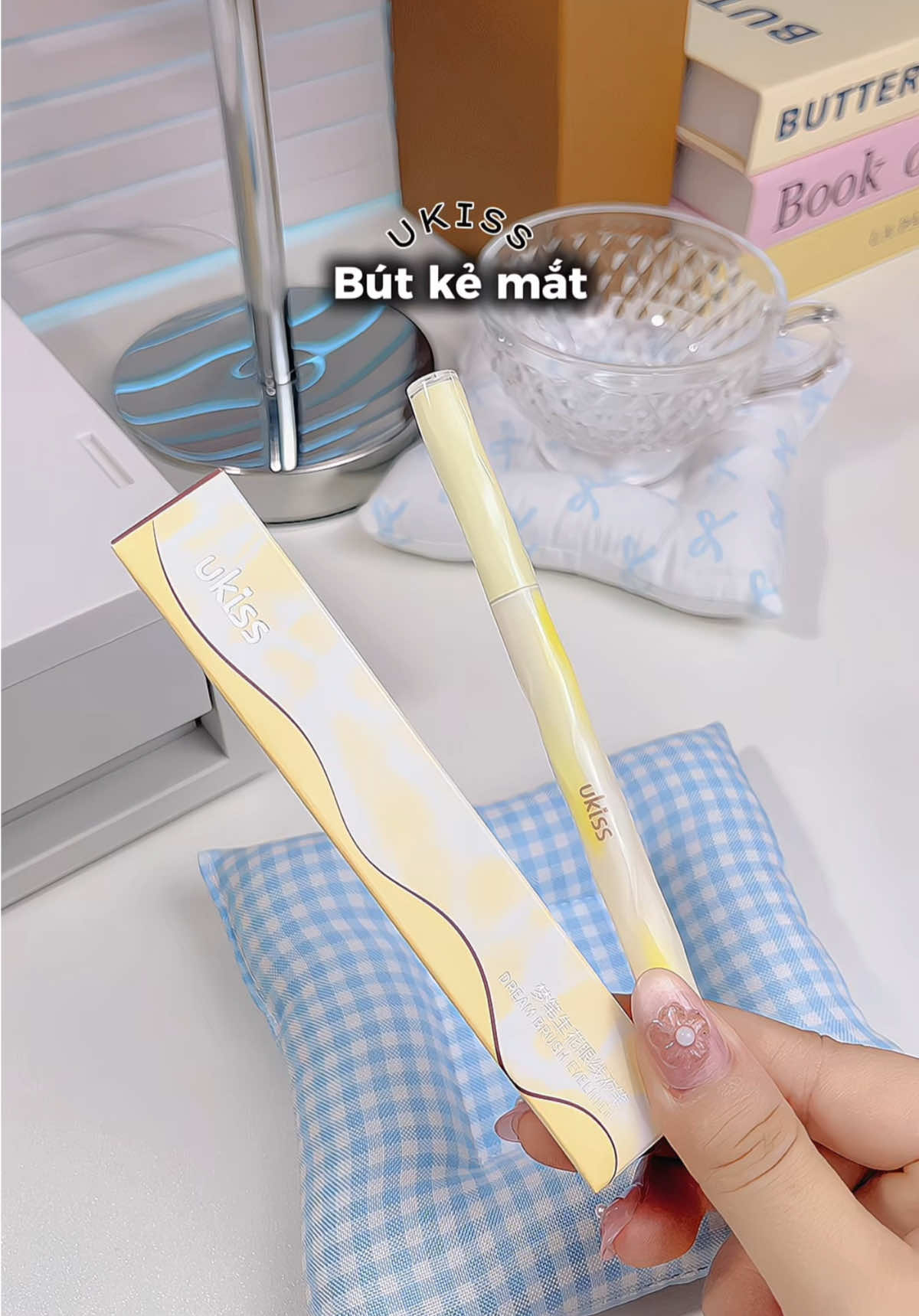 Em này kẻ mi dưới siu ưng lun á #ukiss #butkemat #butkematukiss #makeup #unboxing #reviewlamdep 