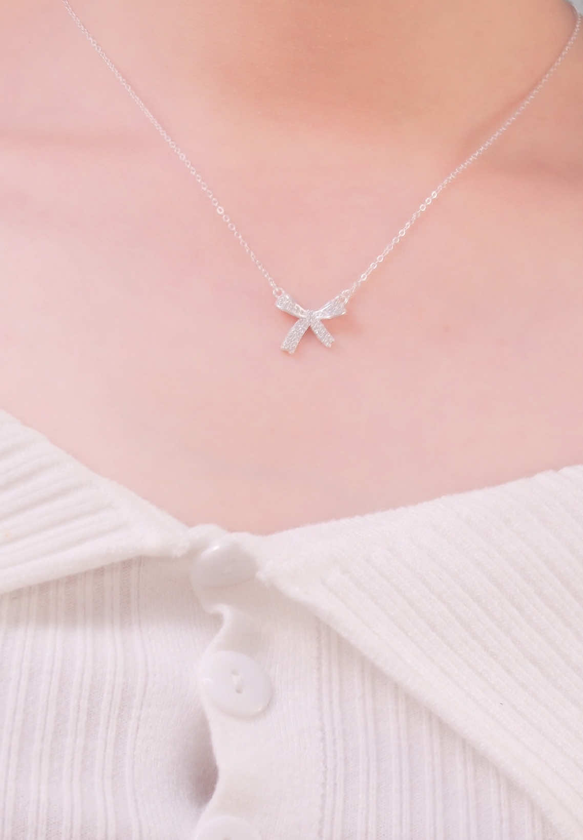 Không cần hoa mỹ, chỉ cần dây chuyền TLEE nơ tiểu thư D0143 là ai cũng liếc nhìn 💞#tleejewelry #daychuyenbactlee #lactaybactlee #nhanbactlee #nhandoibactlee #khuyentaibactlee #setquatangtlee #lacchanbactlee #trangsuc 