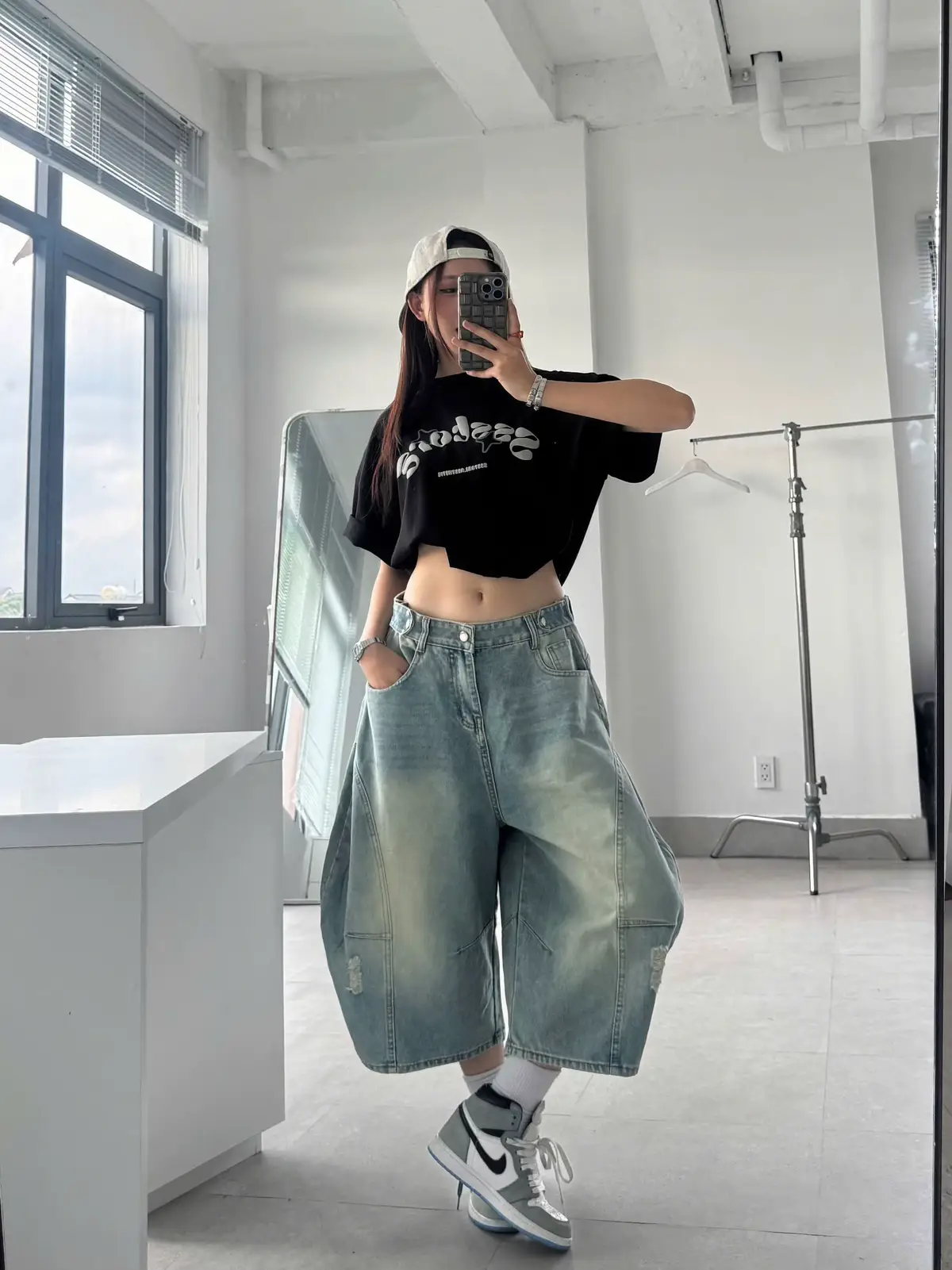 Ở đây SSS.A vừa về chiếc quần short siuu lạ mắt và đặc biệt có thêm đai siết eo cho mấy ông bà nào bận rộng eo nè #ssstore_aesthetic #viral #fyp #outfit #OOTD #trend #jeans 