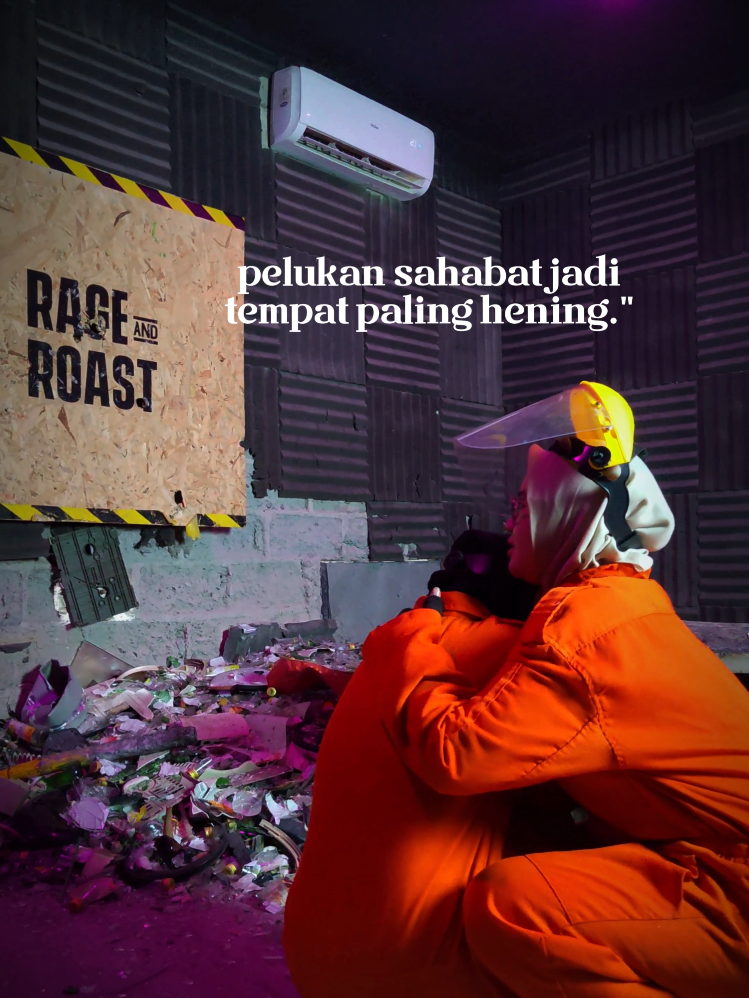 Ga ada yang ngalahin pelukan bestie di masa-masa sulit 🥹🥹 #rageroom #breakroom #ragenroast #bestiesforever