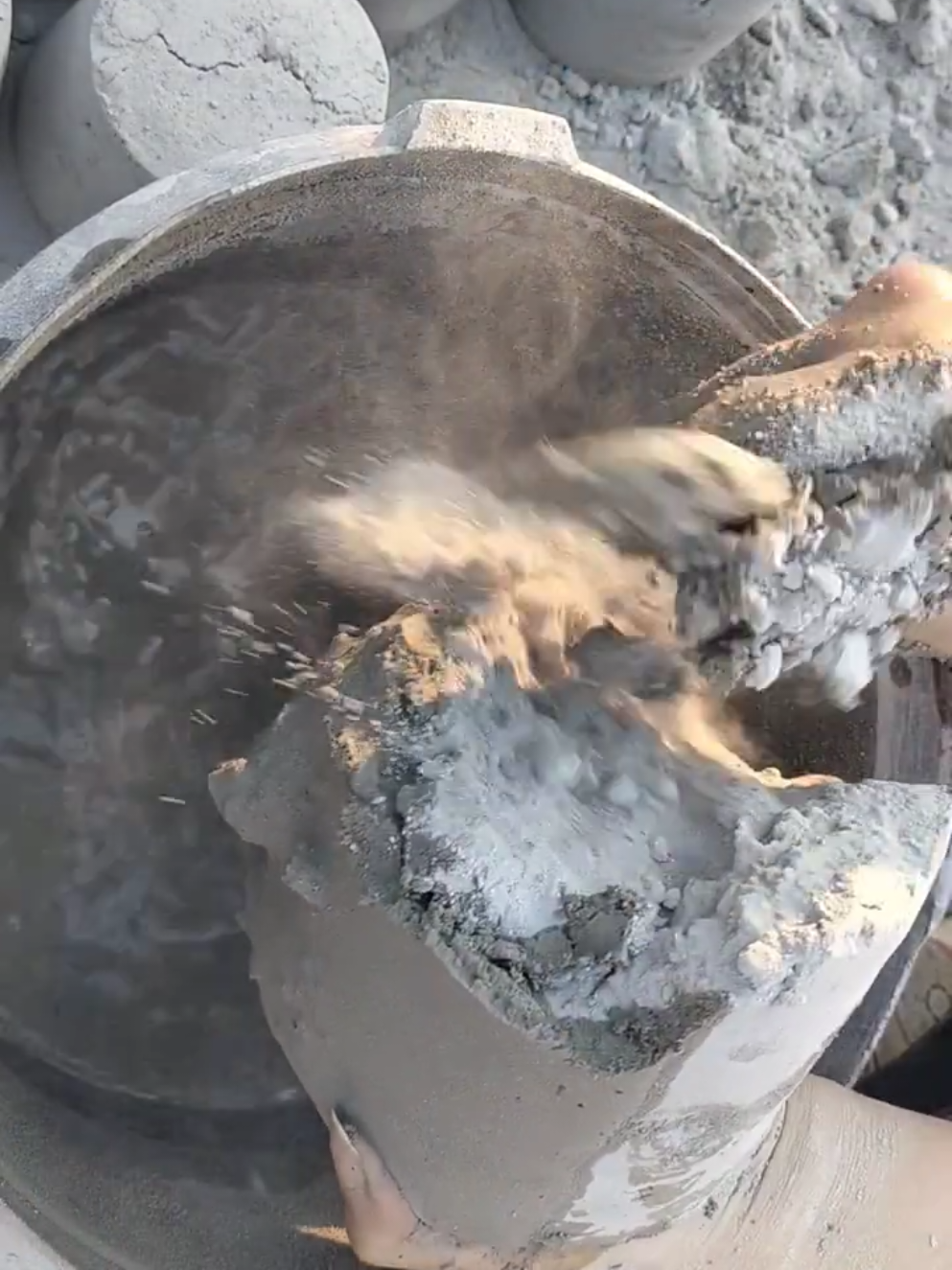 dusty soft fresh pure cement crumble in water #relaxing #anxiety #anxietyrelief #dusty #uktiktok #100k #sandcementasmr #viralvideos #asmrcommunity #creamy #asmrvideo 