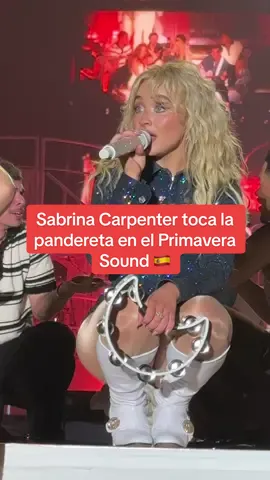@Sabrina Carpenter nos toca la pandereta en @Primavera Sound 🇪🇸 y nos baila de manera relajada como en el salón de su casa con amigos! #sabrinacarpenter #sabrinacarpentervideos #sabrinacarpentermusic #sabrinacarpenterfan #shortandsweet #sabrinacarpenteredit #primaverasound 
