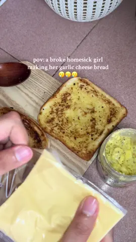 mak nak balik #garlicbread #breakfast #studentbelike #ipta #upu #collegelife #studentlife #easybreakfast #tipsjimat #tipsdiet #tipssimpanduit #tipssaving 