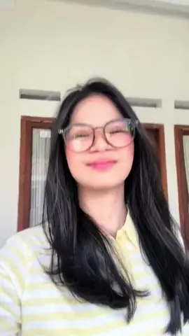 lagi ngerasa cuaca makin terik aja, untung ada sunscreen ini yang bisa lindungi aku🤍 @glowandlovely #skincare #rekomendasisunscreen #sunscreen #glowandlovely 