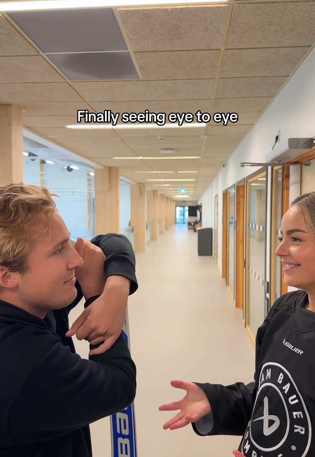 Vet du hur lång Ukko-Pekka Luukkonen är? #hockey #ukkopekkaluukkonen #bauerhockey 