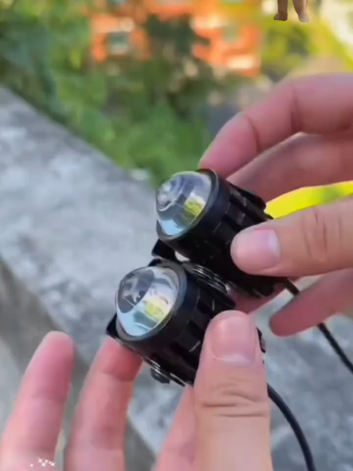 29_好物分享：电动车激光炮射灯，有两种颜色可以调节，射程远，亮度大，自行车也可以装，需要的下方小黄车下单#电动车激光射灯 #激光炮射灯 #高性能实用好物