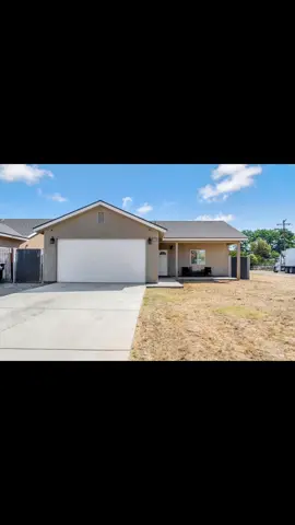 ✨ Just Listed in Chowchilla! ✨ 📍 22375 Fairmead Circle Check out this beautifully maintained 4 bed / 2 bath home on a spacious corner lot in a quiet neighborhood. Built in 2022, this modern home features: 🏡 1,444 sq. ft. of open-concept living 🍽 Granite countertops, stainless steel appliances & center island 🛏 Private primary suite with walk-in closet & dual sinks 🔋 Owned solar & energy-efficient systems 🚗 Finished 2-car garage & large side gate for backyard access Close to parks, schools, and easy access to Hwy 99 for commuting. A true gem with pride of ownership throughout! 📲 DM me to schedule your showing today! #ChowchillaRealEstate #JustListed #TheSalazarGroup #REMAXGold #NewerHome #CentralValleyLiving #HomesForSale #fyp #foryoupageofficial #foryourpage #TheSalazarGroup #CentralValleyHomes #realtor #realtorlife #REMAXGold #JustListed @RE/MAX 