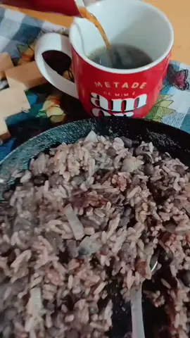 Eu eh que amo ,um arroz com feijão ...😍😋🤌🙏#revirado #café🥰😋