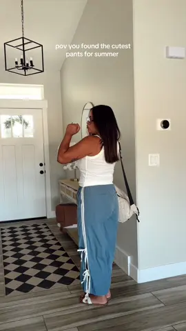The ties at the bottom!!! 🙌🏽 #widelegpants #summerpants #fourthofjulyoutfits #trackpants #tiktokshopfinds #spotlightfinds #tiktokshopcreatorpicks #tiktokshopunboxing #TikTokShopFashion #tiktokshopfashionfinds 