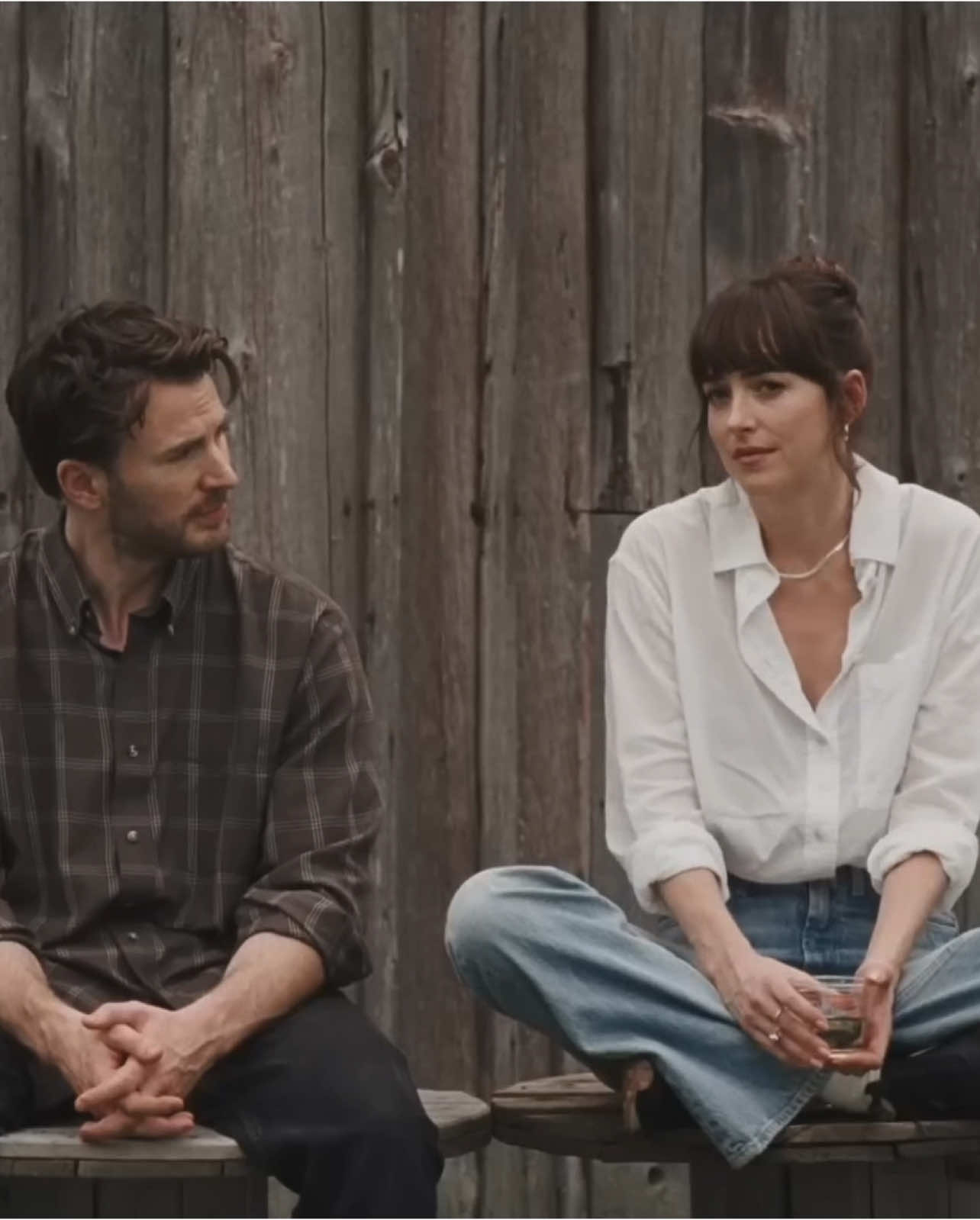 I loved it ! #thematerialistsedit #thematerialists  #chrisevans #dakotajohnson #celinesong 