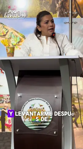 La Gobernadora del Meta convoca a velatón y pide desescalar la agresividad en redes sociales En el recinto de la Asamblea Departamental Del #Meta, la gobernadora @rafaelacortesz hizo un llamado a todos los sectores políticos para que se unan a la velatón que se llevará a cabo en la Plaza de los Libertadores. Este evento busca promover la #paz y la unidad en medio de un clima de polarización.  Recordando la situación que atraviesa la familia del senador #MiguelUribe, la mandataria enfatizó la importancia de desescalar la agresividad en las redes sociales, instando a los diputados y a los líderes políticos a fomentar un diálogo constructivo y respetuoso. “Si seguimos nosotros, como líderes políticos incentivando esa agresividad, podemos lograr que algún día uno de nosotros, sin importar la ideología, se pare en un parque y le peguen un balazo”.  La velatón se realizará en un ambiente de reflexión y solidaridad, donde se espera la participación activa de la comunidad, gremios y representantes de diferentes partidos políticos.