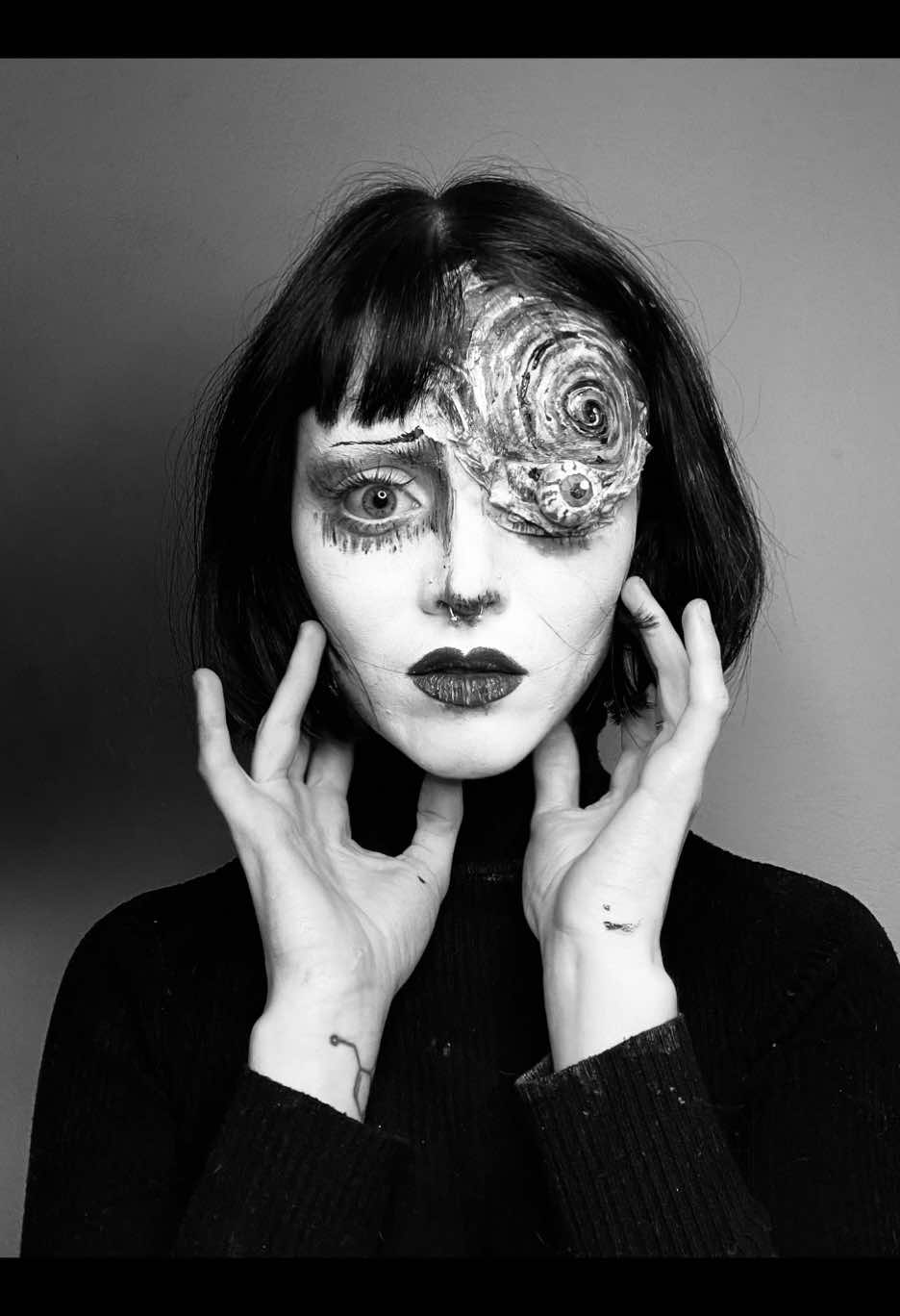 Made a hot glue eye for a Junji Ito Uzumaki makeup look 🖤 #junjiito #uzumakimakeup #junjiitomakeup #animemakeup #anime #creativemakeup #makeuptransformation #hannahjoy 