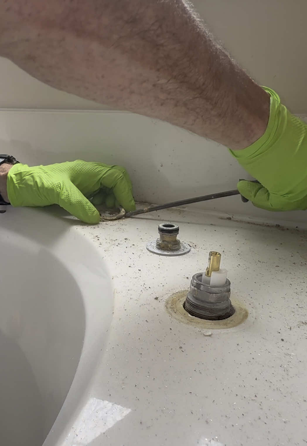 Easy Roman Tub Faucet Removal #plumbing #plumber #plumbinglife #plumberlife #plumbersoftiktok #bathroom #bathtub #romantub #tubfaucet #faucet #plumbingrepair #plumbingtok #DIY #fyp #foryou #serviceplumber #theconservativeplumber 