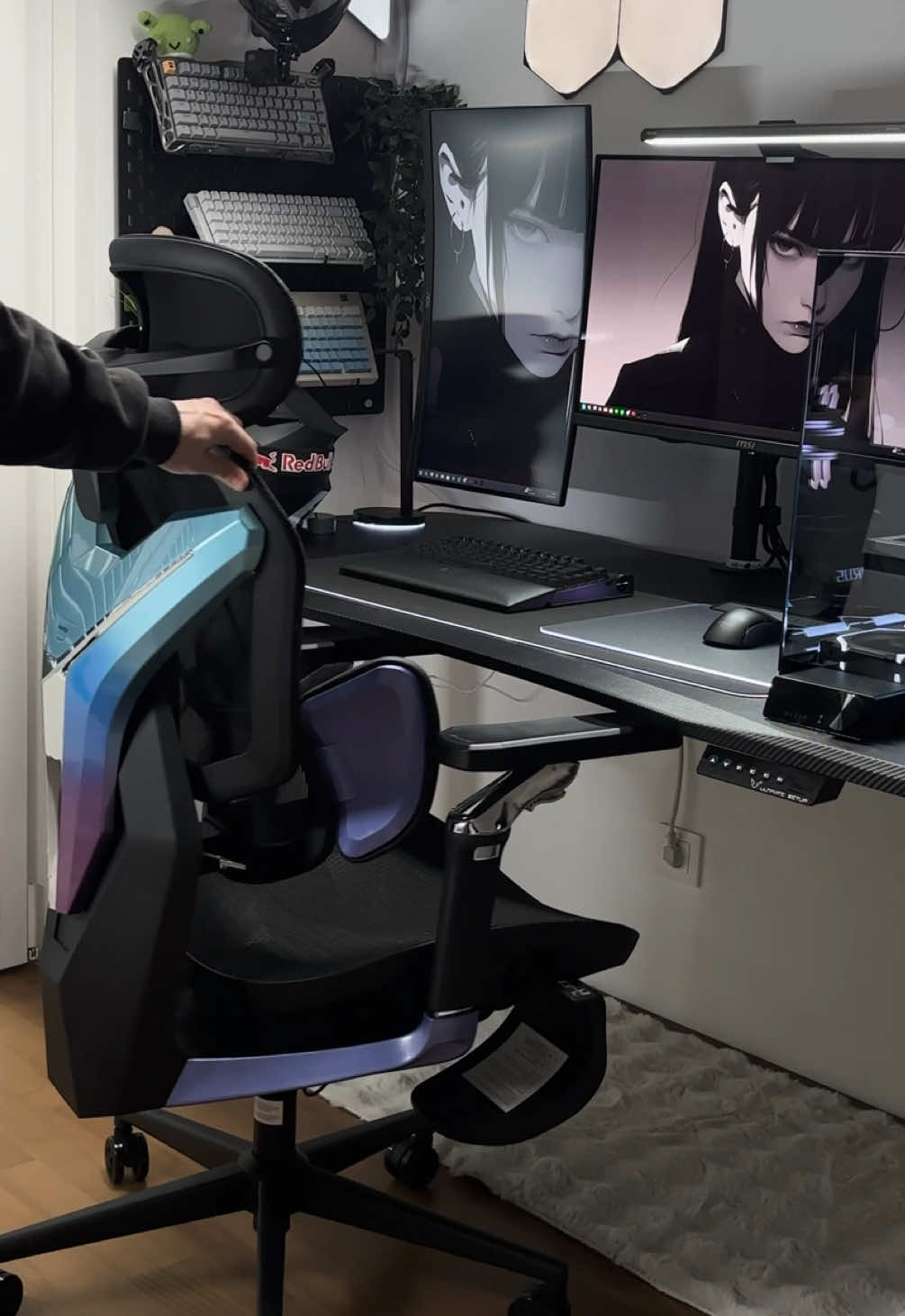 💺 I’ve been using the @AutoFullgamingchair AutoFull G7 Ergonomic Gaming Chair for a while now and trust me, this thing is on another level. Whether you’re grinding ranked matches or working long hours, the G7 delivers next-level comfort, performance and support: - Auto Dynamic Lumbar Support that adapts in real time - Scientifically-designed ergonomic zones for max back relief - 140° Zero-Gravity Recline + integrated footrest = Space Float Experience - Cloud-Sense Mesh - breathable, durable, and insanely comfy - Customizable back armor for that personal touch - 720° Dual-Axis Armrests that lock into place, no matter how intense your game gets - Premium materials like high-strength DuPont fiber for long-lasting support - Full adjustability for perfect fit - height, depth, headrest, armrests - everything From gaming to working - the AutoFull G7 is the perfect blend of esports aesthetics and ergonomic support. Check the link in my bio to get your own.   #autofull #autofullg7 #autofullg7gamingchair #gamingchair #officechair #ergonomicchair #gamers #setup #gamer #gamingroom