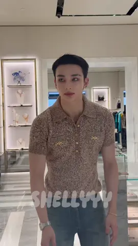 he's soo fine #hyunjin #straykids #skz #hwanghyunjin #versace 