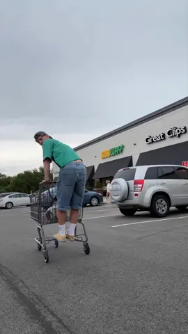 Shopping trolley foot golf. I don’t like lecturing you sausages but if I can share saucy aspects of my life through side quests then that’s a winner…and in this one, it’s spontaneity…the idea of doing something right in the moment because it feels right. 6-8 months ago I would have seen this trolley, wanted to do this, but missed out because I hadn’t ’thought it through’. Some things do need to have some thought put into them but this is one of those that’ll quickly become a missed opportunity if you don’t act on the impulse. . Love you sausages (feels weird to say but for you sausages who vibe with the way I do things, that’s bussin’ 💯) . #Sidequestdad #Soccer #football 