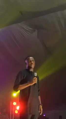 When we pray🙏, he answers us🙇 When we cry, he hears our voice. We're not alone, God is with us. Emmanuel 🙇🙇 - Steven Hills #stevenhills #soundsofsalem #christiantok 