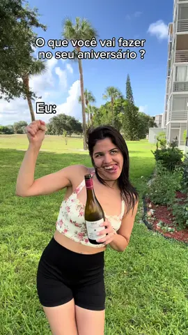 Aniversário chegando e eu só quero brindar pela a minha vida e o resto que lute. 🤣 . . . . . . . . . #happybirthday #birthdaygirl #celebration #lol #drink #wine #comedia #rir #engracado #memesbr 