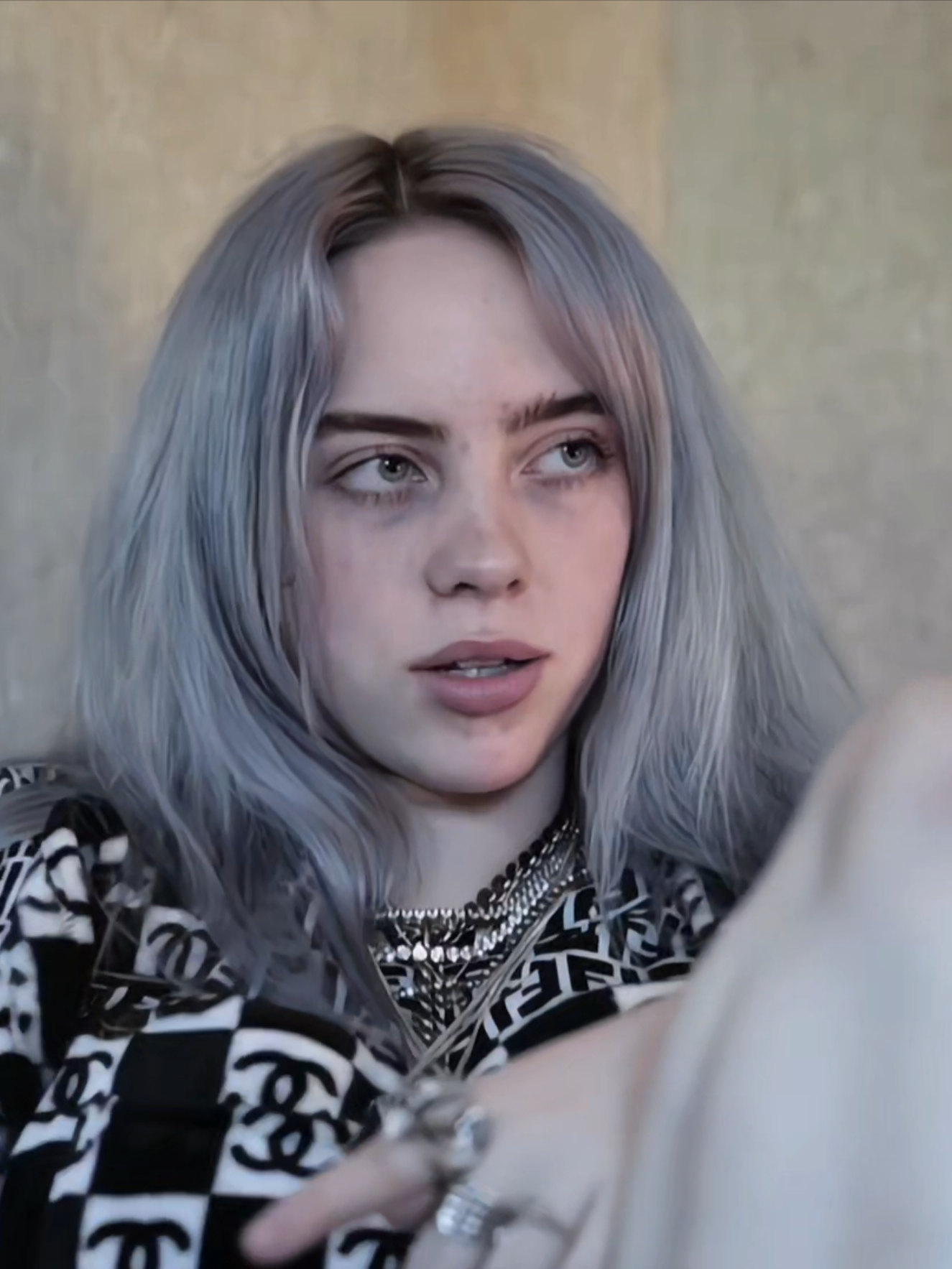 بس احضنك!😍  . . . #billieeilish #explore #fyp #video #billie #fouryou #america #تصميم_فيديوهات🎶🎤🎬 #اغاني_عربيه #بيلي_ايليش #اغاني_عراقيه #اغاني_مسرعه💥 @BILLIE EILISH 