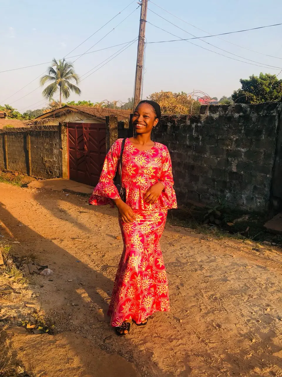the first time ever in my life I traveled out of sierra Leone 🇸🇱 to Guinea 🇧🇴 the people where great and love foreigners the gifted me a shown cloth that I wore in sierra Leone It's pink make me fall for it my aunt got me an Abayan with sweet yellow flashy design that I wore in sierra Leone too at a Quranic competition at FBC I got the black from someone special in sierra Leone 🇸🇱 which I also wore at the same Quranic competition at FBC that was my first time really at the University those couple of years make me special and relief that it not all about staying in one place explore and get the true version of your self 🌀#fyp #relatable #viralvideos 