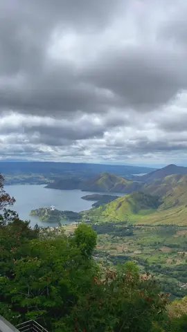 😍🏞️#fypage #menaratelesamosir #samosirindah #danautobasumut #pemandanganindah #sibeabeasamosir_sumaterautara#fyppppppppppppppppppppppp #trend 