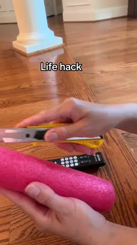 Genius life hack #lifehacks #tiktokhacks #tiktokhacks #viralhacks #homhacks #momhacks #diyhacks  #DIY #viraltiktok #easytips #fyp #tipsandtricks #viraltiktokvideo #hacks #usefullifetips #homehacks #MomsofTikTok 
