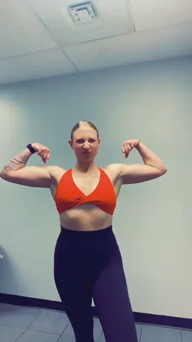 #gymgirl#gymmotivation#lifter#gymgirly#muscles#musclemommy#wlw#bisexual 