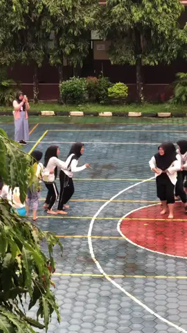 😭😭  #ularbalon #classmeeting #smk #fyp #perkantoran #smkwidyaprajaungaran #foryoupage 