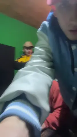 JAJSJWWJJSJAJSJAJ Con los manitos en el estudio craneando lo nuevo 